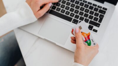 Kartu Debit untuk Transaksi Online: Aturan Supaya Tetap Aman